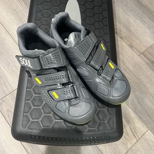 Soul Cycle clip in shoes, great condition size 42. Compatible with peloton pedal